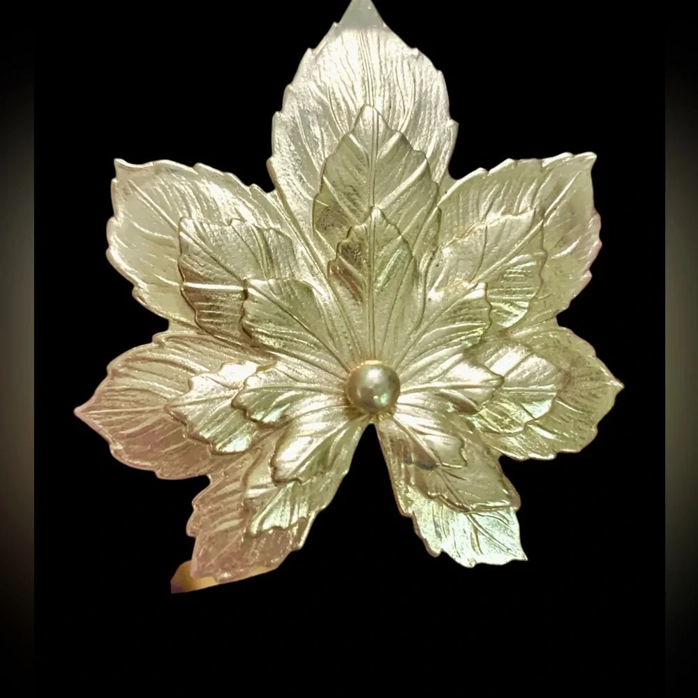 1956 “Golden Maple” Signed SAC Gold Tone Layered Brooch & Clip On Earring Set - Picture 5 of 11